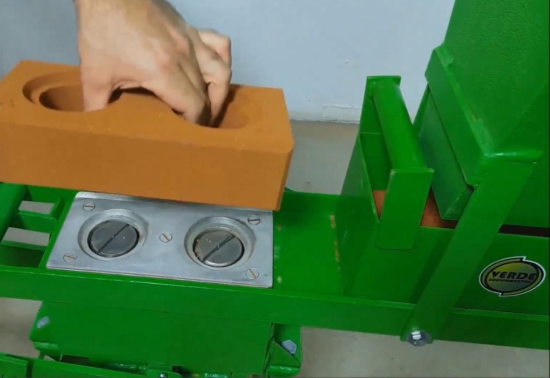 produtividade-tijolo-ecológico-fabricação-faça-12-tijolos-por-minuto
